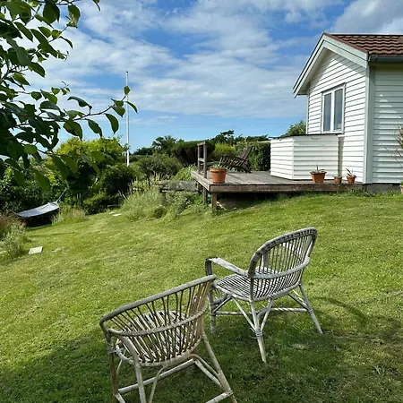 Vakantiehuis Panoramic View And Artistic Charm In